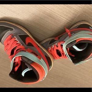 Nike Vandal Size 6.5 black, pink and gray.